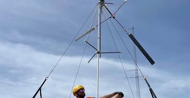 Легкий и недорогой: создан необычный "привязной" ветрогенератор для дома (фото)