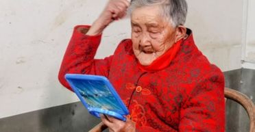 124-річна жінка здивувала секретом довголіття: о котрій годині вона лягає спати (фото)