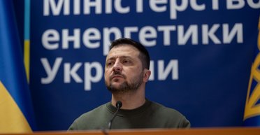 Традиция уважения и благодарности: Зеленский вручил сертификаты на квартиры героям войны