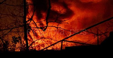 В Мелитополе атакована местная подстанция: часть города погружена в блэкаут (видео)