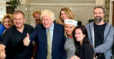 "Добрый день, everybody": Борис Джонсон снялся в украинской новогодней кинокомедии (видео)