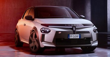 Итальянцы показали недорогой спортивный электромобиль с очень необычным дизайном (фото)