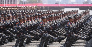 Готовятся к войне или беспорядкам? Китайские компании создают армии добровольцев, — CNN