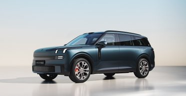 Geely и Volvo выпустили мощный электрифицированный кроссовер с запасом хода 1400 км (фото)