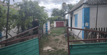 Дом в селе с 17 "сотками" продают по цене бэушного iPhone (фото)