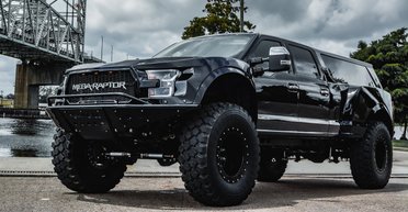 Брутальна маршрутка: американці представили незвичайний 10-місний позашляховик (фото)