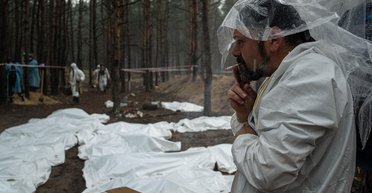 Це геноцид. Шокуючі кадри з Ізюму. Воєнних злочинців Росії потрібно покарати