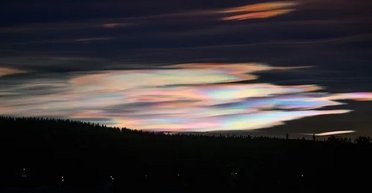 Портал в інший вимір. Небо північних країн осяяло дивне і рідкісне явище (фото)