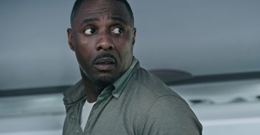 Для тех, кто скучал по "Лютеру". Обзор сериала "Захваченный рейс"