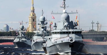 Россия провела морской парад ко дню ВМФ без поврежденных кораблей: сколько судов приняли участие