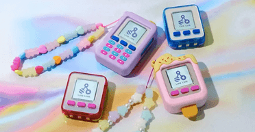 Створили "тупий" пейджер, який не надсилає повідомлення — лише емодзі (відео)