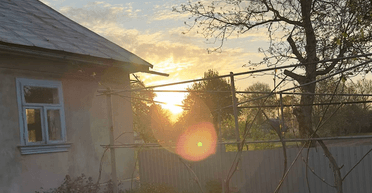 Украинцы убежали из Киева в глухое село, где нашли дом своей мечты (фото)