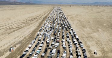 9 дней в пустыне под палящим солнцем: на фестивале Burning Man не продают продукты, кроме одного