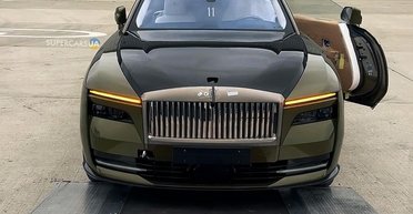 Роскошь за $420 000: в Украину привезли первый электромобиль Rolls-Royce (фото)