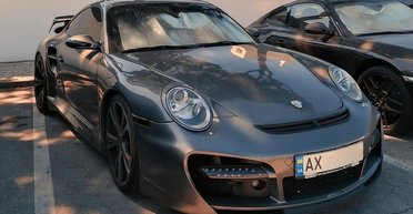 В Европе заметили редкий сверхмощный спорткар Porsche на украинских номерах (фото)