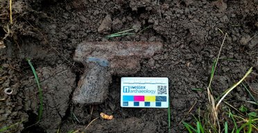 Косметика и пивные бутылки. В Британии нашли немецкий лагерь времен Второй мировой (фото)