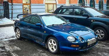 В Украине заметили очень редкий спорткар Toyota 90-х (фото)