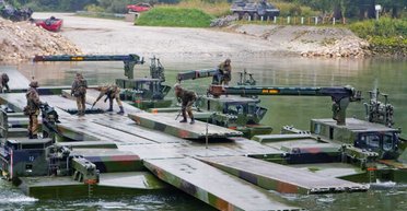 Перебрасывать понтоны можно в районе села Львово на Херсонщине, — эксперт