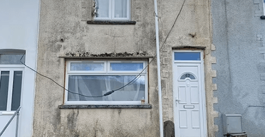 Дом с террасой в Уэльсе продают за 10 фунтов стерлингов: почему так дешево (фото)