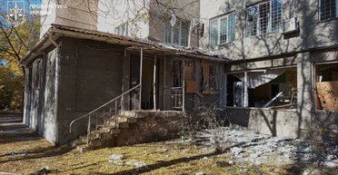 ВС РФ нанесли артиллерийский удар по детской больнице в Херсоне: много пострадавших (видео)