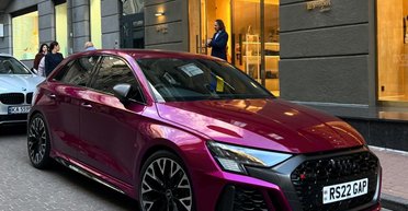 В Киеве заметили сверхмощный заряженный Audi в необычном цвете (фото)