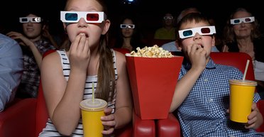 Працівники кінотеатрів розповіли, що не варто їсти перед великим екраном