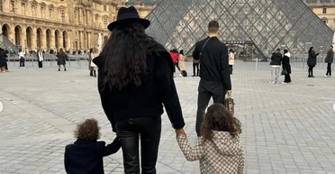 54-річна Наомі Кемпбелл показала підрослих дітей у Парижі (фото)