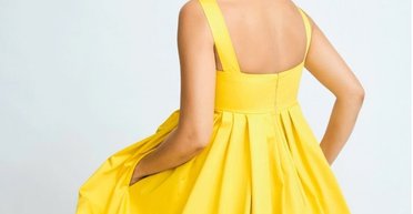 Вагітна суперзірка Боллівуду Діпіка Падуконе викликала фурор у яскравому ансамблі