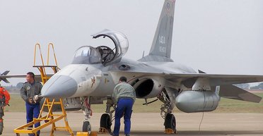 Вероятность астрономически мала: офицер ВВС погибла, попав в двигатель истребителя