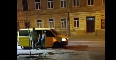 У Львівському ТЦК пообіцяли покарати військкомів, які "пакували" в автобус цивільних (відео)