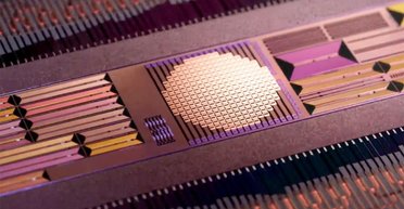 Лучше оптоволокна: создан крошечный чип для дешевого и быстрого интернета (фото)