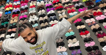 Дрейк похвастался коллекцией бюстгальтеров, брошенных фанатками на концертах