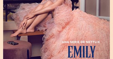 Президент Франції та мер Рима посперечалися через "Емілі в Парижі": що відомо (фото)