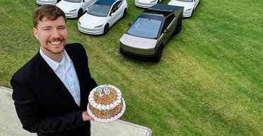 Американский блогер бесплатно раздаст 26 электромобилей Tesla (фото)