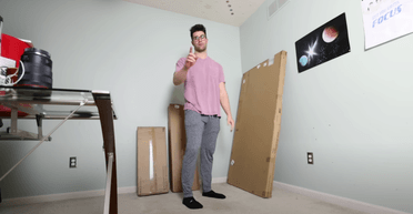 Мужчина планировал неделю провести стоя, но не смог: что произошло (фото, видео)