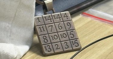 "Магічний квадрат": знахідка студента перетворилася на вірусну головоломку (фото)