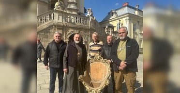Военные ВСУ вернули из Курской области кресло митрополита Шептицкого: его украл епископ РПЦ (фото)
