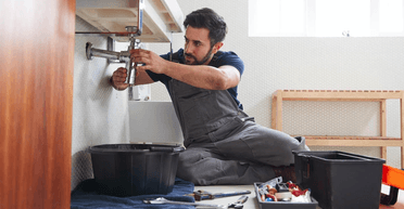 Попросив забагато: іспанець тримав "під дулом" пістолета сантехніка