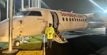 Неуважний пілот забув натиснути на гальма в аеропорту: що сталося з літаком (фото)