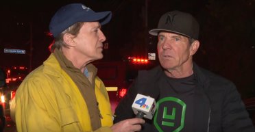 Гадкий сюжет: зрители раскритиковали репортера, который отвлекал звезду "Субстанции" от эвакуации