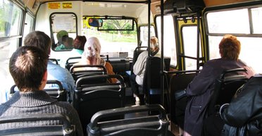 Пенсионерка потеряла сознание во время проверки билетов в автобусе, а потом нашла в кармане штраф