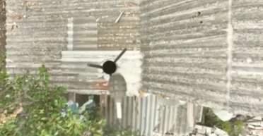 Ювелирная работа: бойцы ВСУ забросили оккупантам гранату Ф-1 через дымоход (видео)