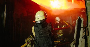 Пылают квартиры: Россия атаковала БпЛА жилую многоэтажку на Днепропетровщине