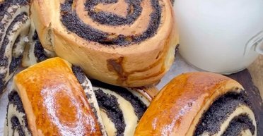 Випічка для гарного настрою: рецепт мінібулочок із маком