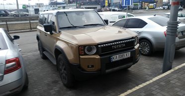 Внедорожный эксклюзив: в Киеве засветился особенный Toyota Land Cruiser Prado 2024 (фото)