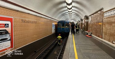 "Пошкоджено колії": у Києві метро добу відновлюватиметься після російської атаки