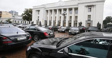 До 100 млн гривен – на автопарк: деньги из бюджета Украины тратят на ненужные депутатам машины, – Bihus