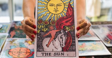 Девы, Рыбы и Львы: Таро-прогноз на Солнечное затмение 21 сентября 2025 для всех знаков