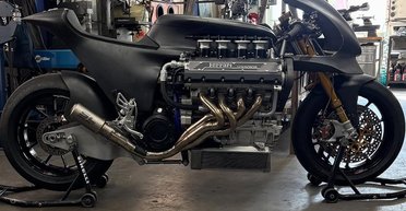 Двухколесный суперкар: создан уникальный мотоцикл Ferrari (видео)