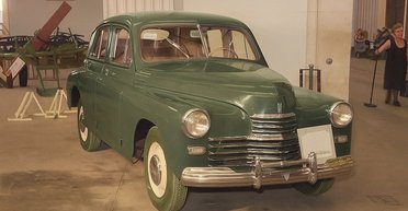 Легенда на колесах: в Украине продали редкий ГАЗ-20А "Победа" сталинской эпохи